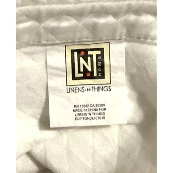 Standard White Quilted Pillow Shams By Linens N Things Set of 2 - Picture 5 of 7